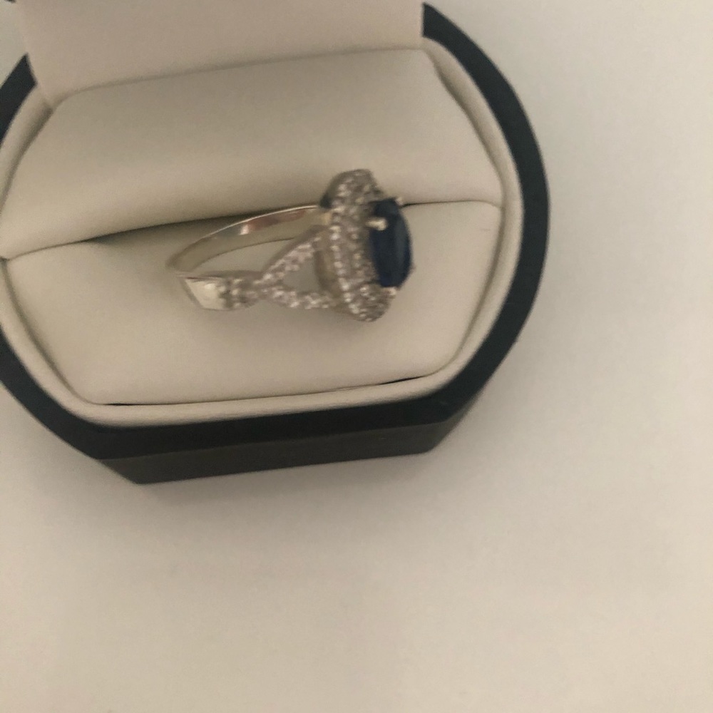 Ring - Picture 2 of 5